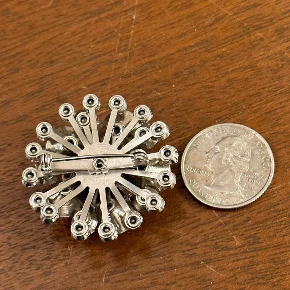 Vintage silver tone cluster pin brooch with multi-sized Rhinestones - Picture 11 of 14